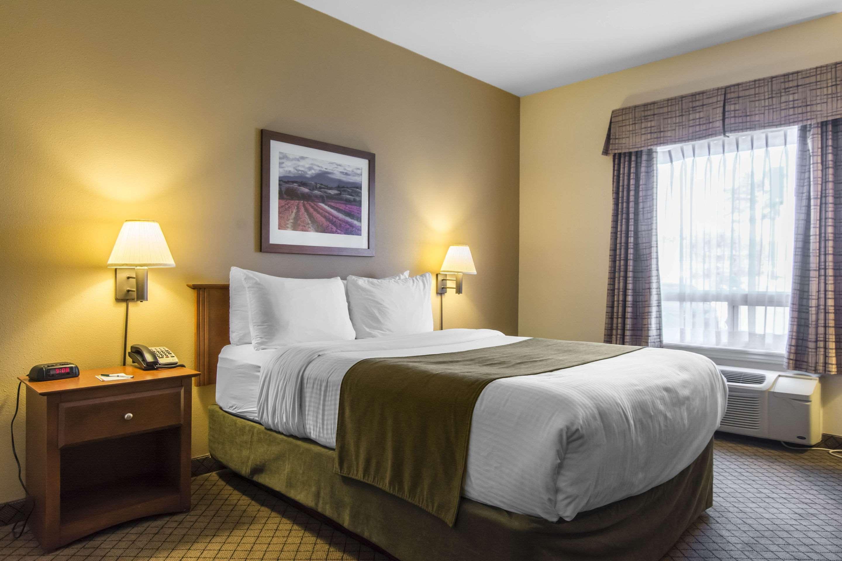 Quality Inn Airport Moncton Exterior photo