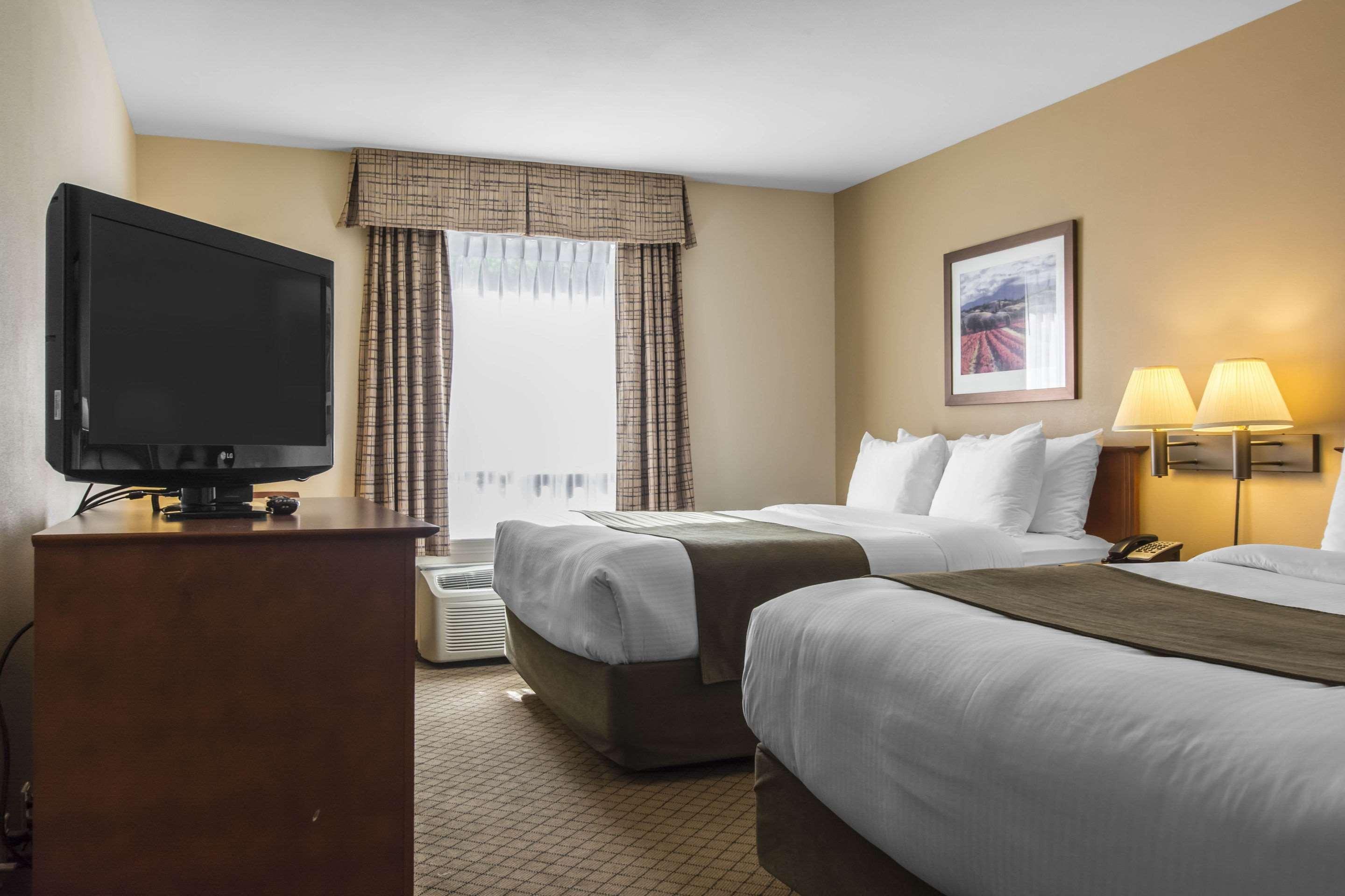 Quality Inn Airport Moncton Exterior photo
