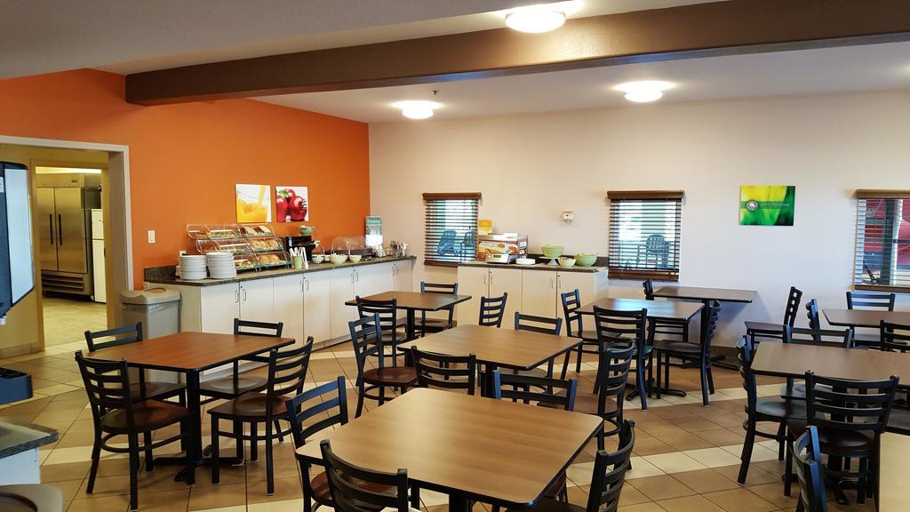 Quality Inn Airport Moncton Exterior photo