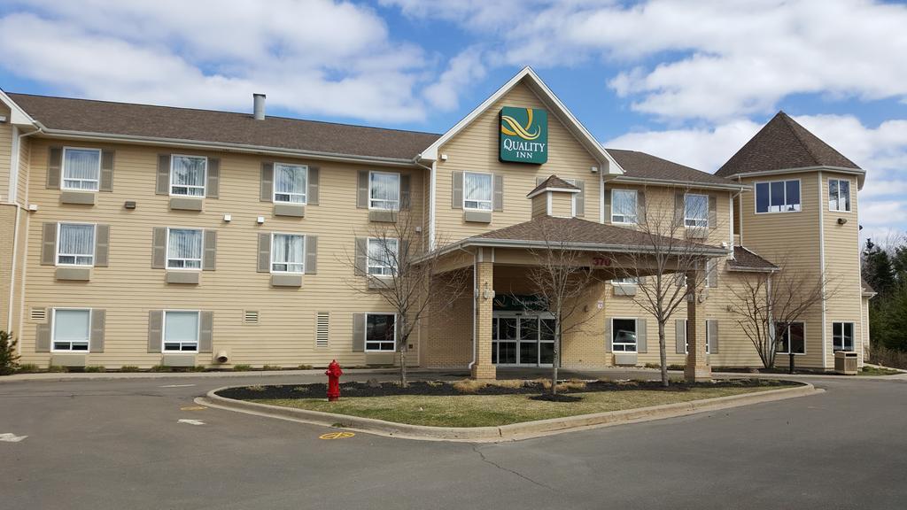 Quality Inn Airport Moncton Exterior photo