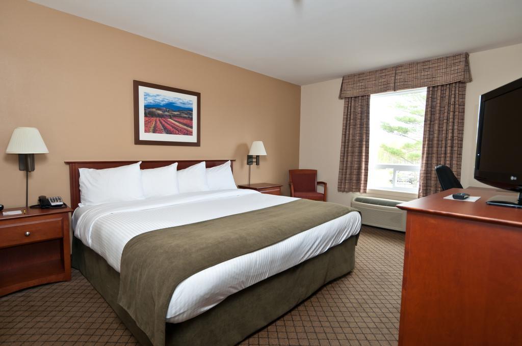 Quality Inn Airport Moncton Exterior photo