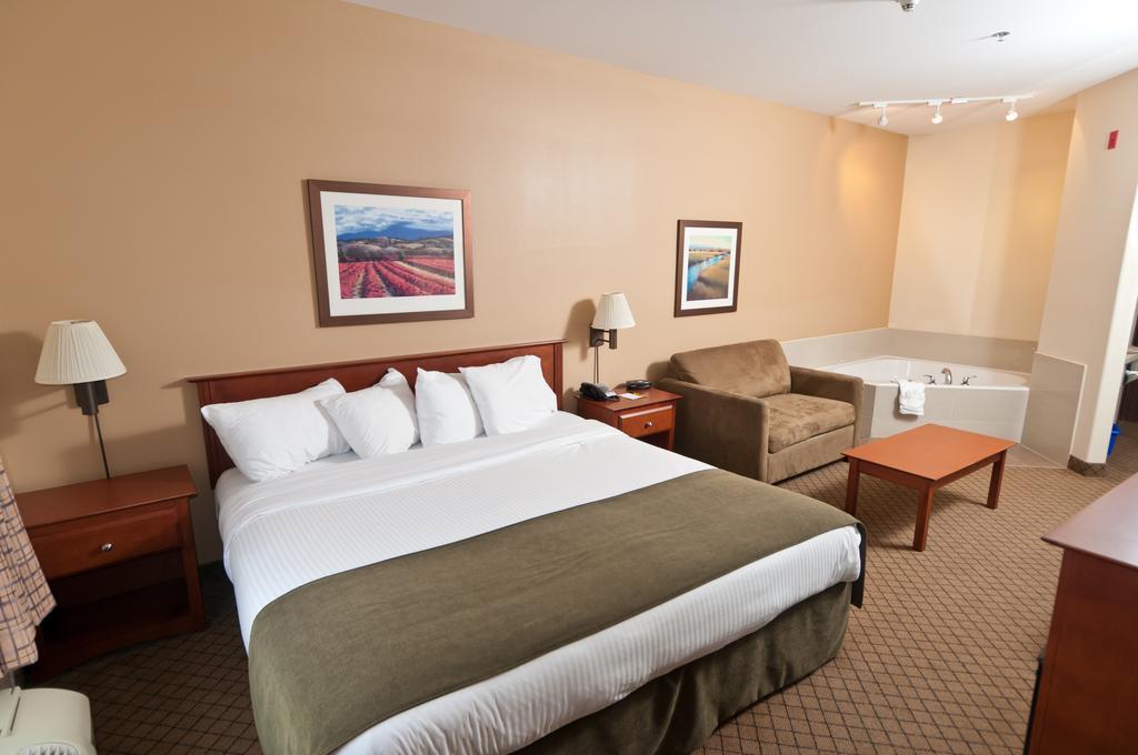 Quality Inn Airport Moncton Exterior photo
