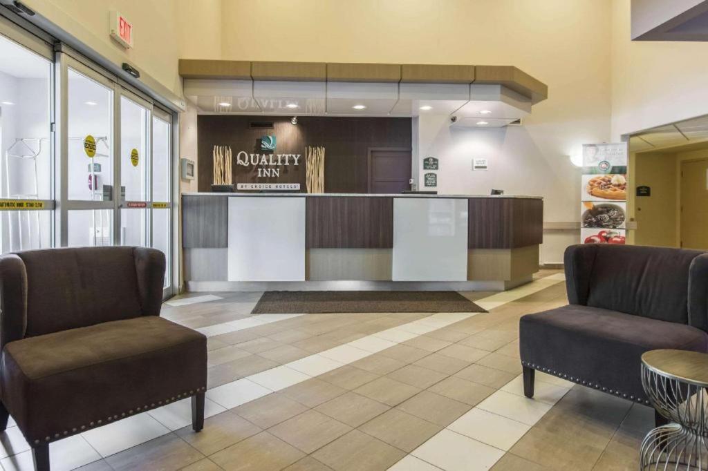 Quality Inn Airport Moncton Exterior photo