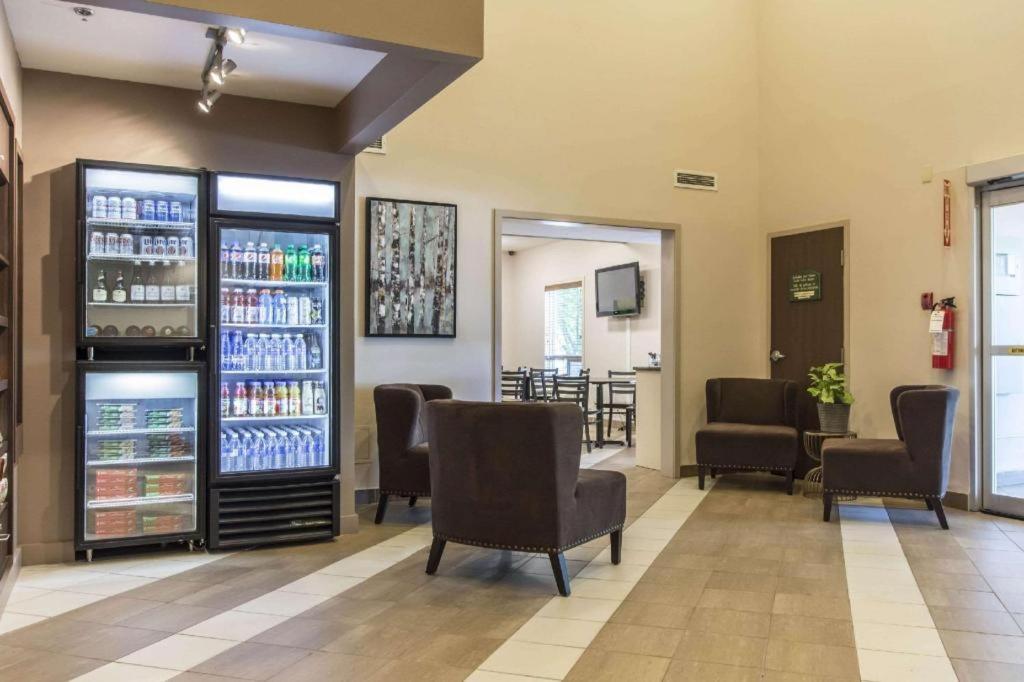 Quality Inn Airport Moncton Exterior photo