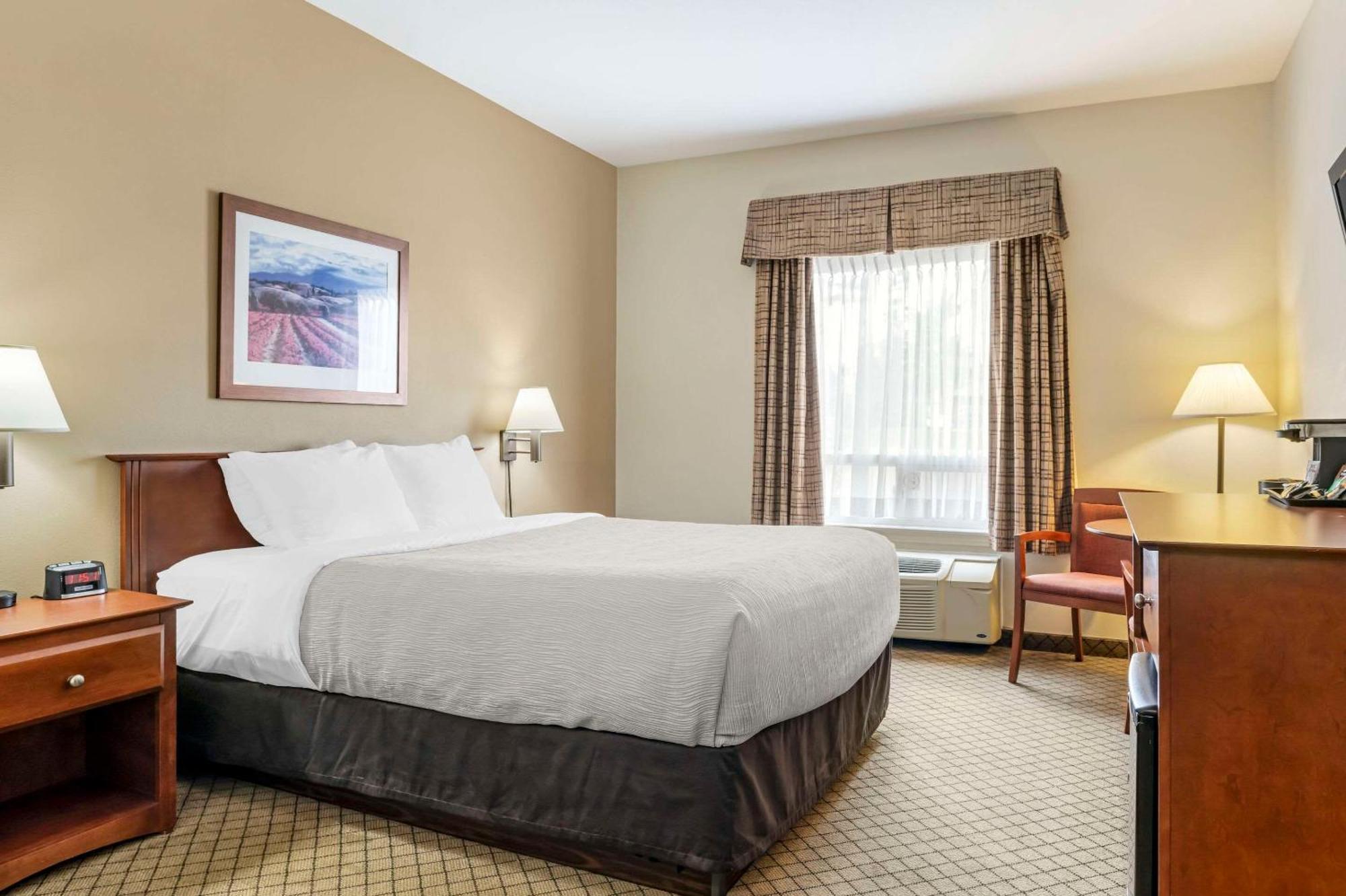 Quality Inn Airport Moncton Exterior photo