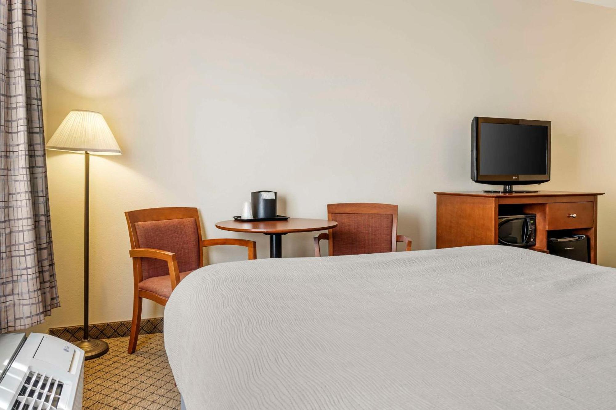 Quality Inn Airport Moncton Exterior photo
