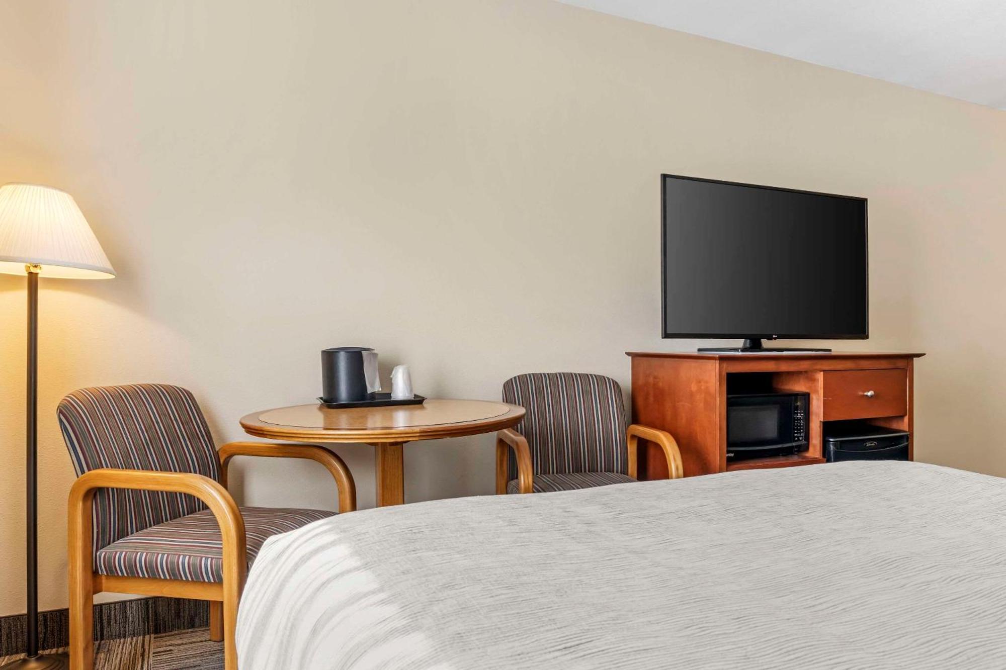 Quality Inn Airport Moncton Exterior photo