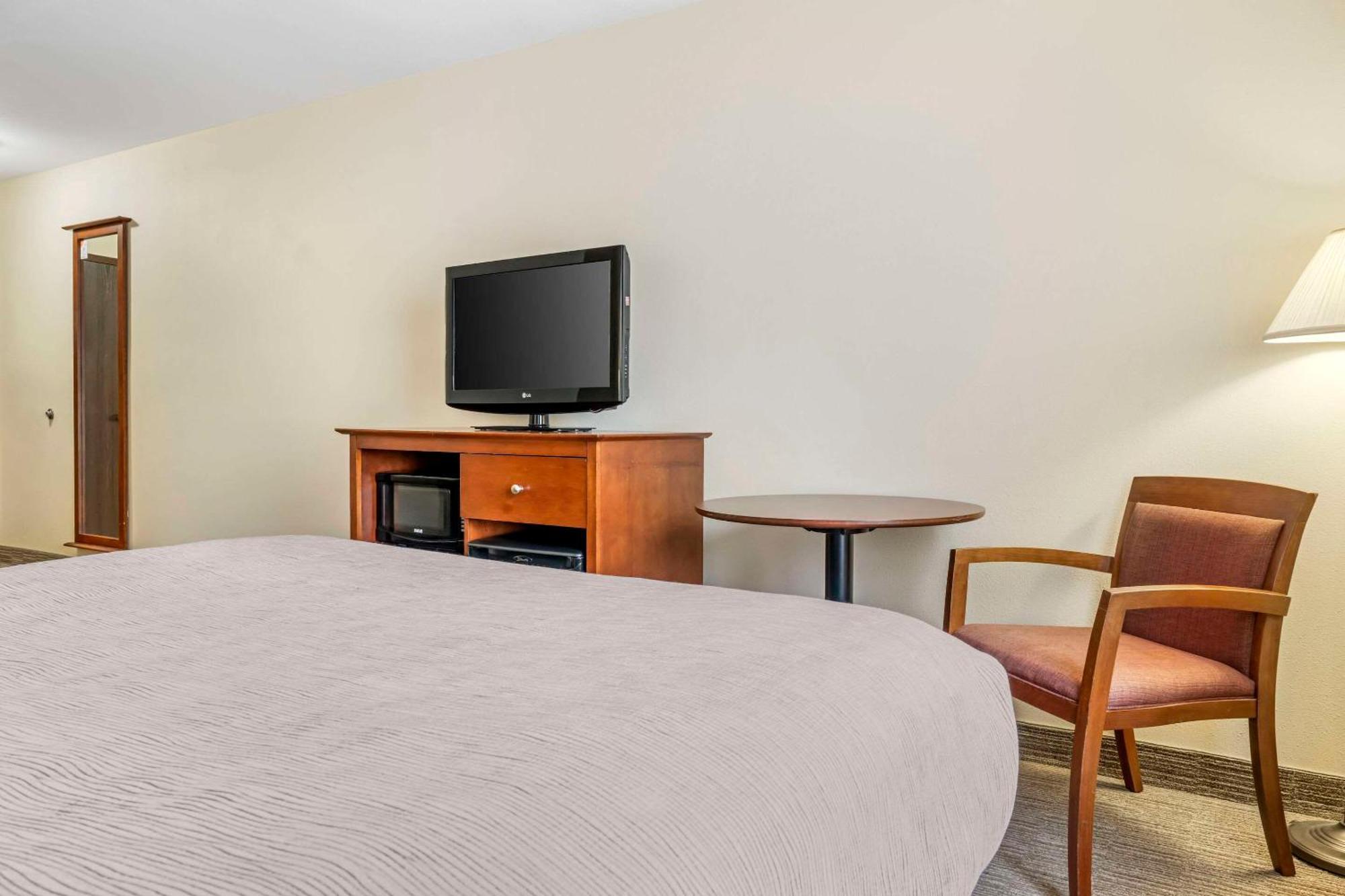 Quality Inn Airport Moncton Exterior photo