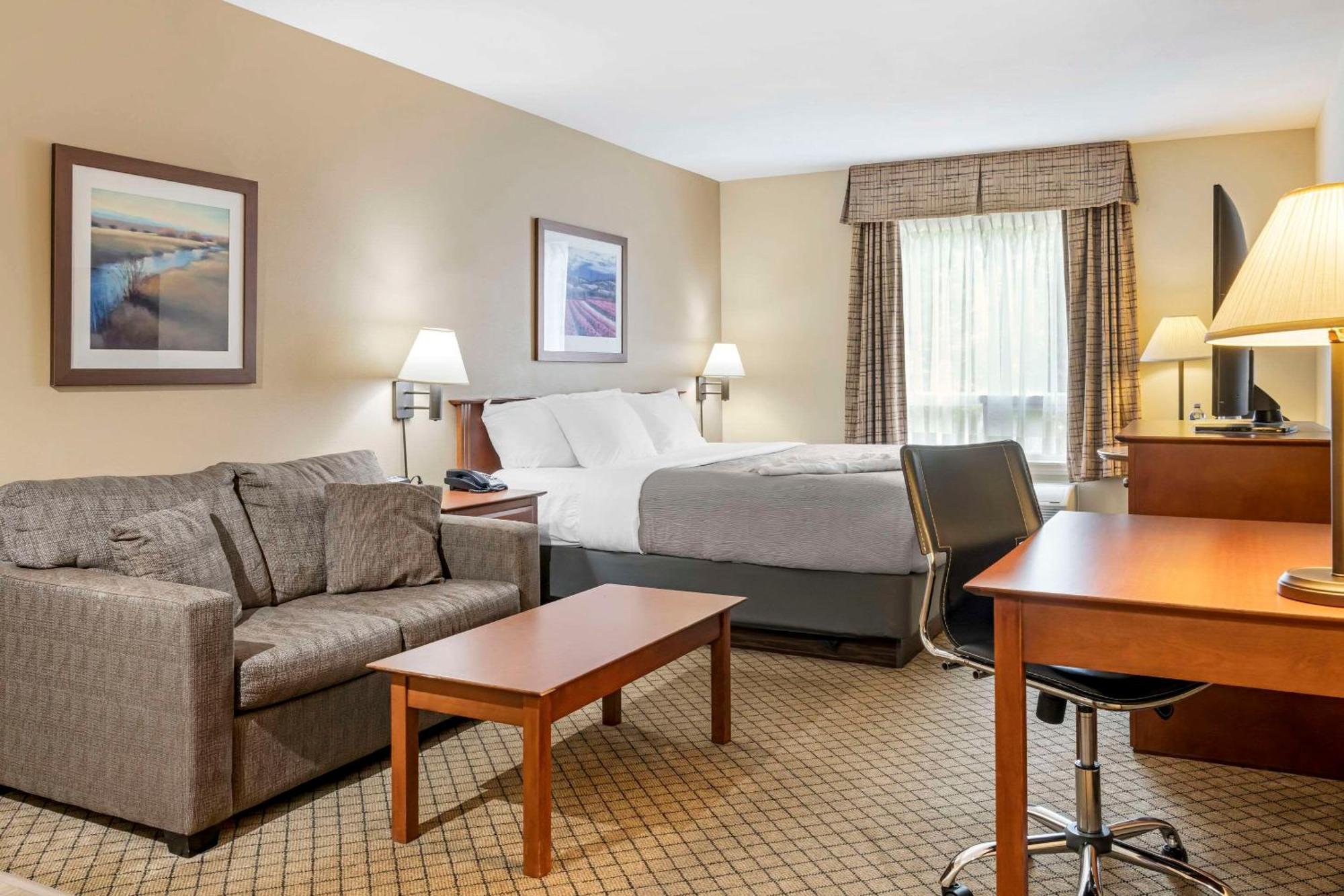 Quality Inn Airport Moncton Exterior photo