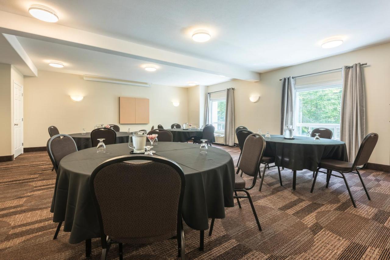 Quality Inn Airport Moncton Exterior photo